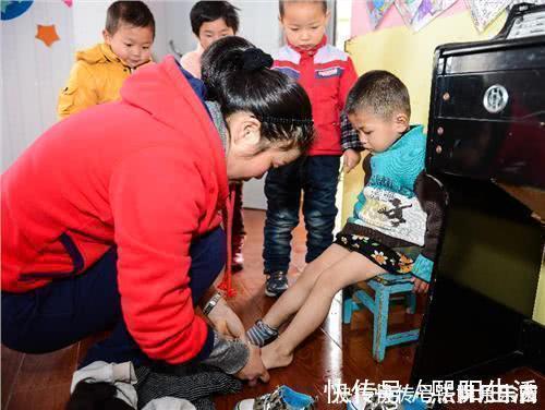 孩子|这种“新型把尿”正在摧毁孩子的排便系统,很多父母却乐此不疲