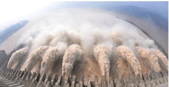 花费了上千|千亿造的三峡大坝,一天能挣回多少成本?网友:这辈子都不敢想