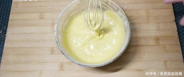 美味的蛋糕上下颠出气泡,电饭锅就可以,快来试一试