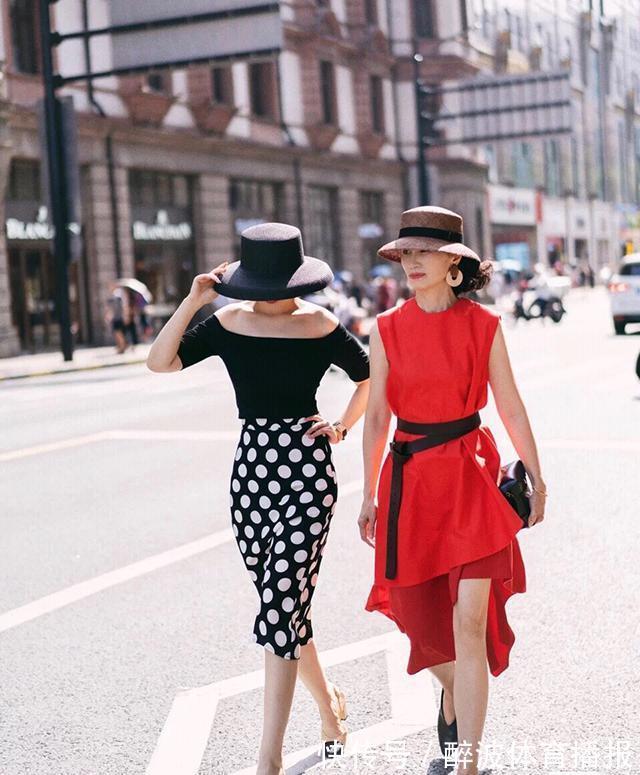 三木 女人过了50岁尽量不要穿T恤配阔腿裤,学三木妈妈这样穿,真优雅