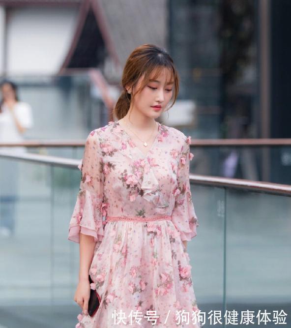 简洁的吊带裙,高雅大气的风格,展现简单优雅的造型