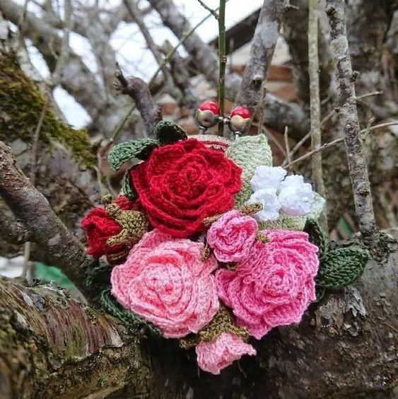 小花片 55款超美的钩花包包,只要会钩不同的花,拼缝在一起,就能做出