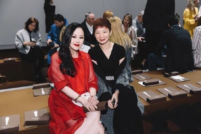 章小蕙|章小蕙才是“不老女神”,一身红色穿搭潇洒霸气,一点不像58岁