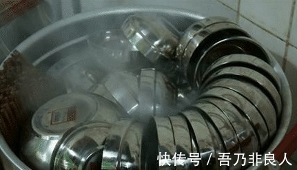 开水|碗筷用“开水”一泡就能消毒医生朋友很多人不知,难怪易生病!