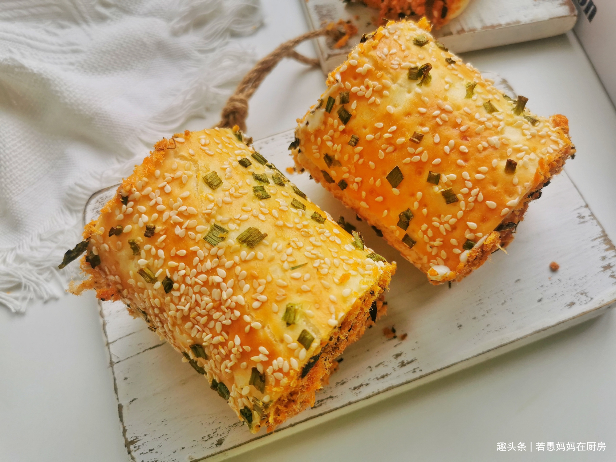 在家做香葱肉松面包卷，低糖少油，真材实料，比面包店买的要好吃