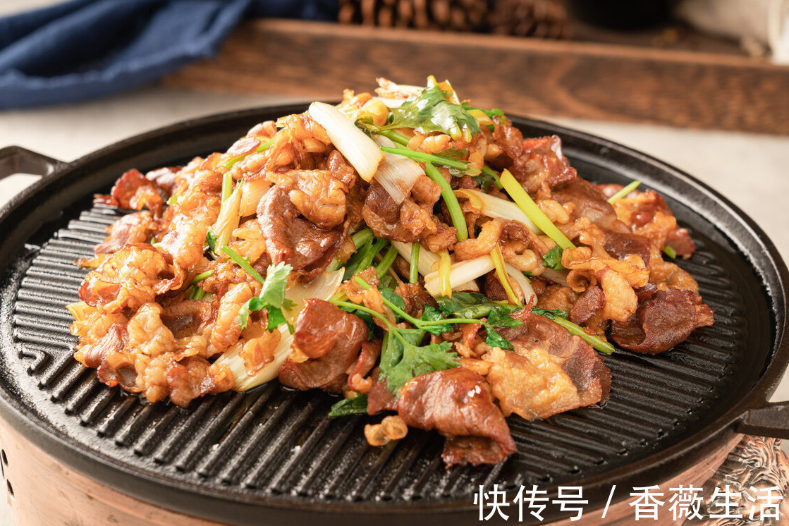 爆炒|葱爆羊肉，直接炒还是先焯水都不对，教你一招，羊肉鲜嫩不膻