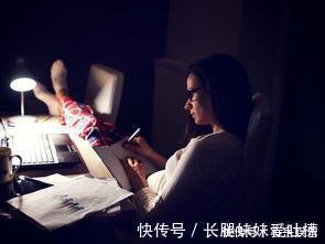 肝脏|“肝毒”太深,“脸上”有3种表现,排除肝毒,按一穴、吃三蔬