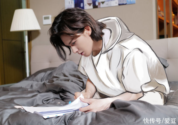 剧本|210820 朱正廷的剧组生活小记更新 解锁沈舟舟看剧本的N种方式