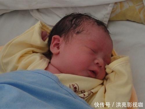 爸爸姓奸,奶奶自告奋勇取名却闹了笑话,媳妇:你倒过来念试试