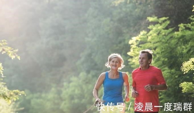 热水澡|45岁男子突然晕倒,提醒高血压饭后避免2件事,别给自己添麻烦