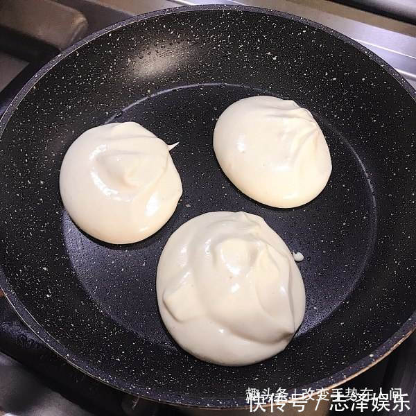 家庭自制蛋糕, 15分钟做好, 不用电饭锅不用烤箱, 非常松软。