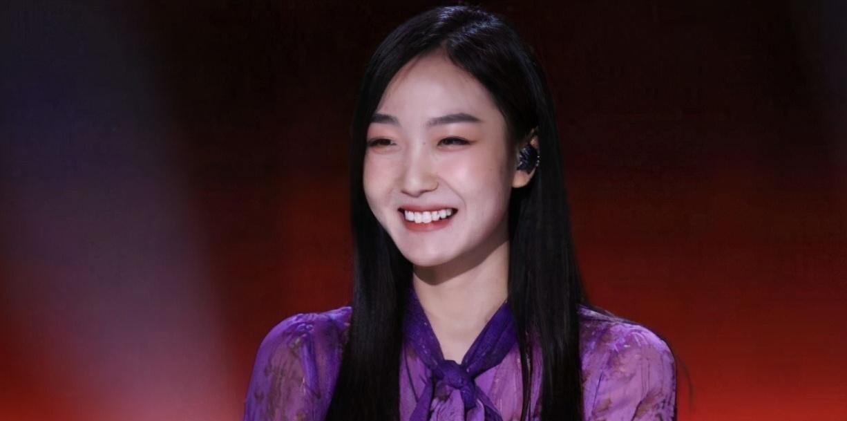 唱功|《中国好声音》李宇春歌曲拖累学员,潘虹唱功比她好,台风却不行