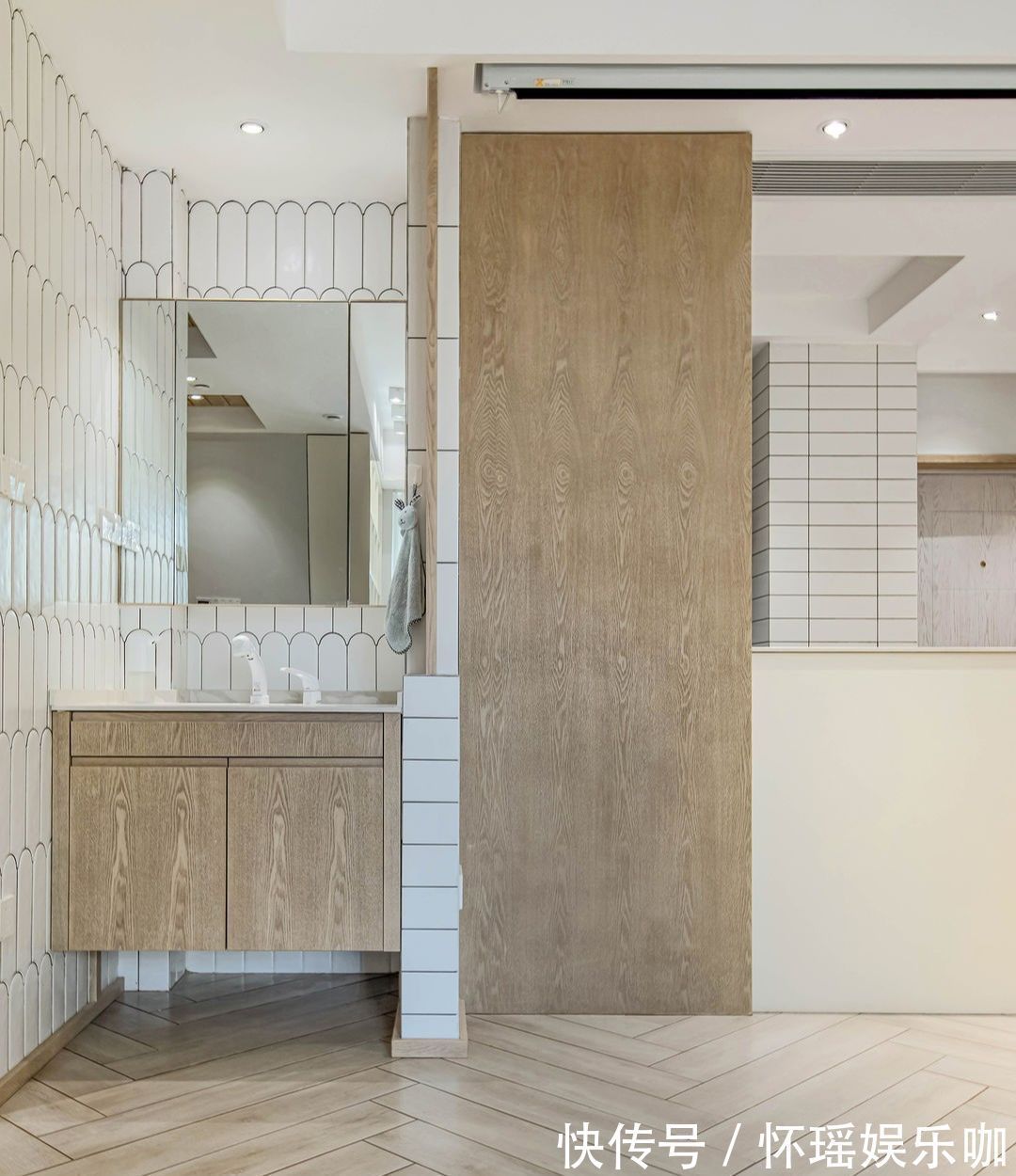 卧室床|舍弃客厅,不买餐桌,卧室床悬空,他家86㎡堪称小户型装修的榜样