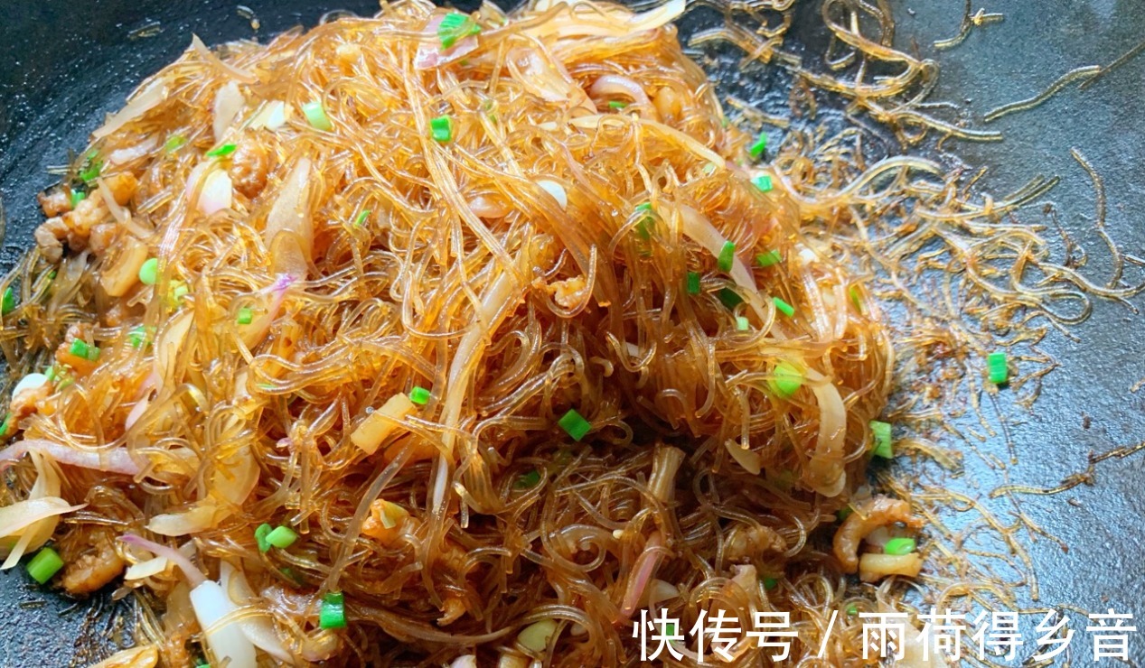 海鲜搭配粉丝一起烹饪，味道太赞了，大人孩子都说好吃！