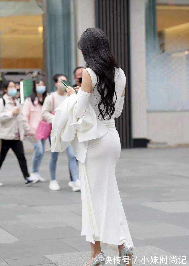 微胖|一袭白色长裙,配一双尖头高跟鞋,这样穿才更有女人味!