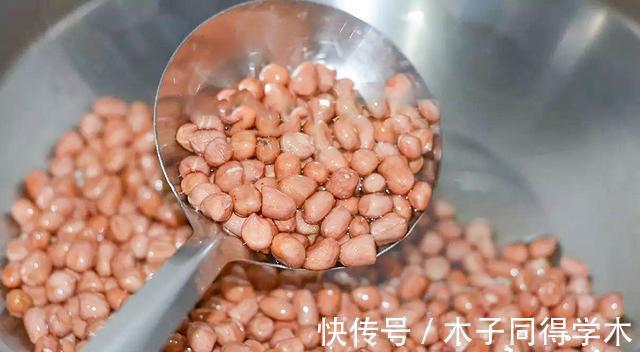 大厨|炒花生米时，直接下锅就毁了！大厨：多加一步，花生不是脆而是酥
