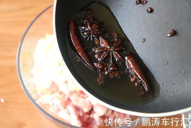 大葱猪肉饺子馅儿怎么调才好吃?北方地道的做法,味香料足真好吃