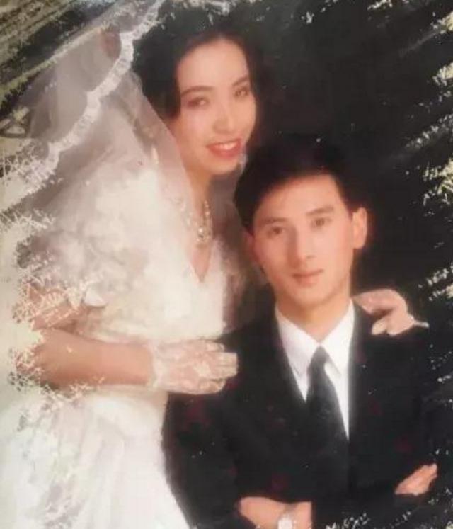 合照|“爸,你当年相中我妈的钱了吧”,父母合照差距大,爸爸太帅了