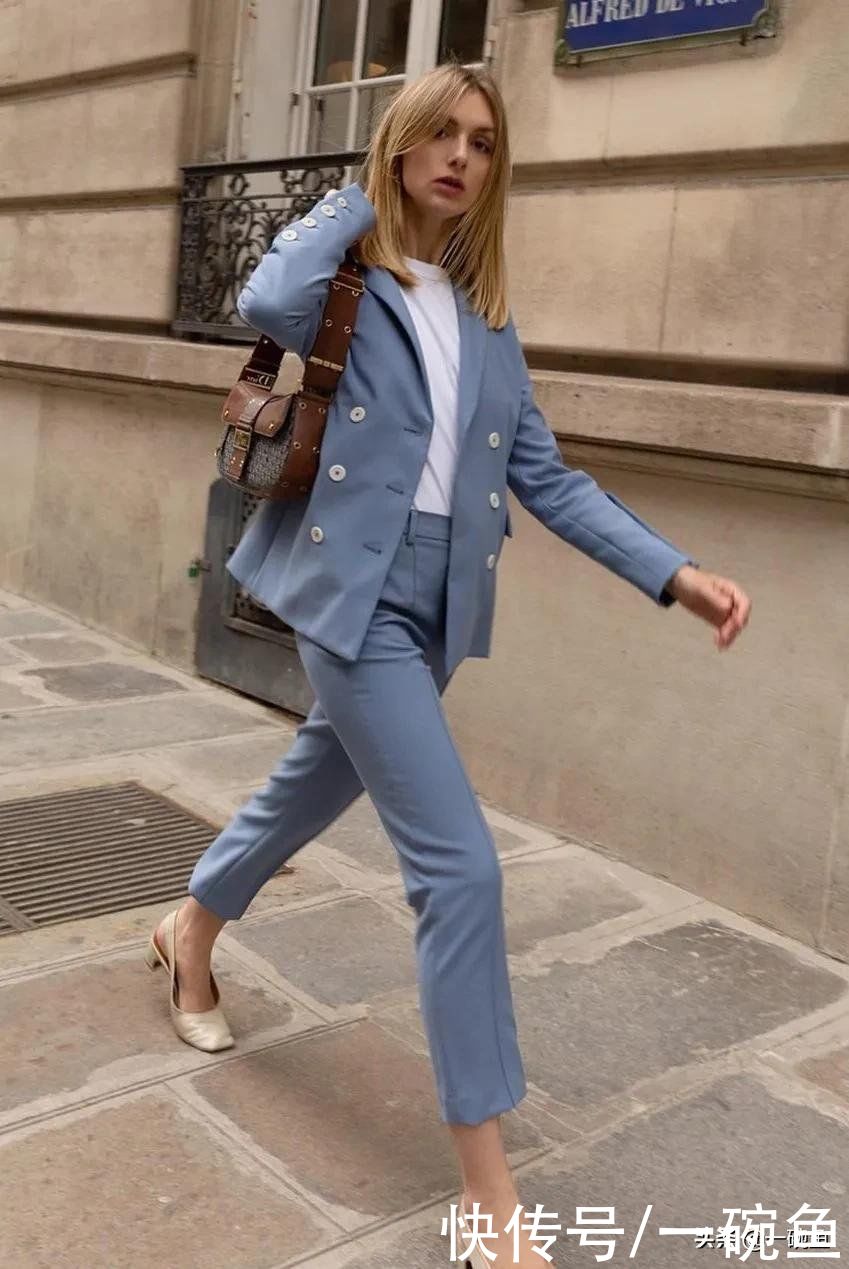 今春爆流行的“薄外套”，有这4件就够！30个穿搭模板，好看