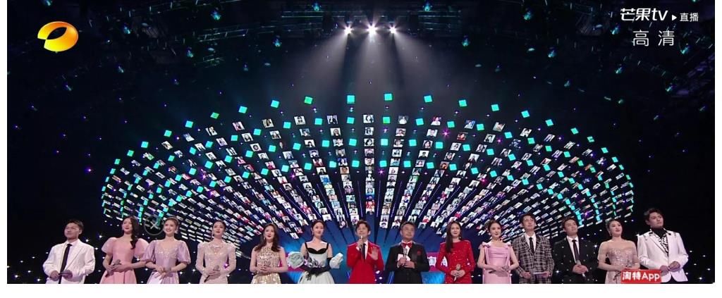 湖南卫视跨年晚会尴尬瞬间,主持团出场集体翻车,杨幂飞吻周笔畅