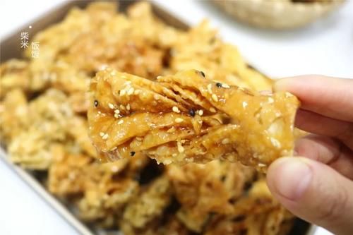 这小点心，外面卖12一斤，自己在家做，3元馄饨皮做一大筐