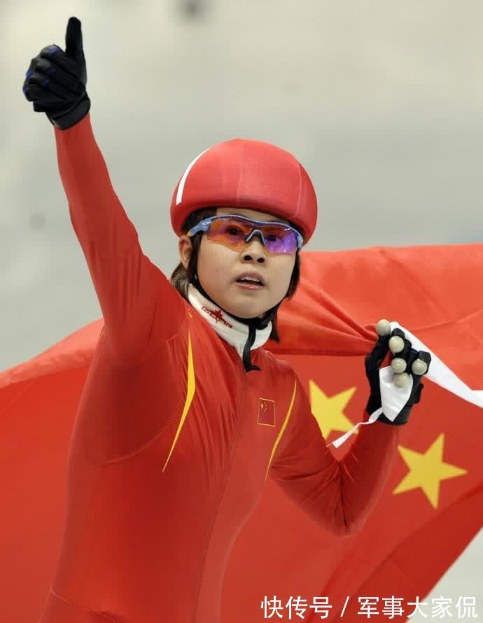 |王濛拿了4块金牌,没有成为鸟巢火炬手!她幽默讲述:我为啥背手