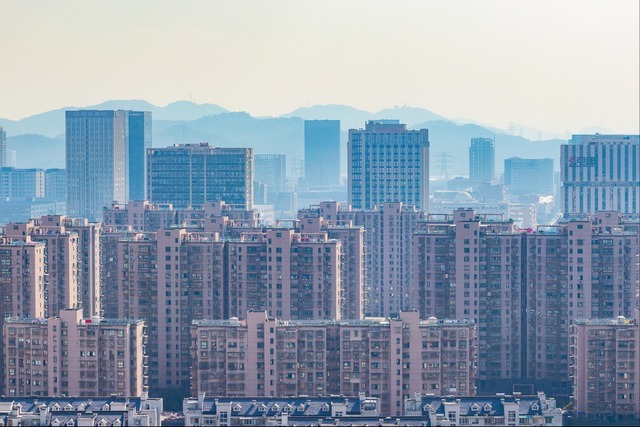 子女|房产证想要过户给子女,建议你选择最后一种方式,能省下不少钱