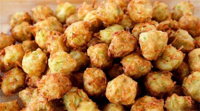 炸丸子有人放淀粉，有人放面粉，都不对，教你正确做法，太香了