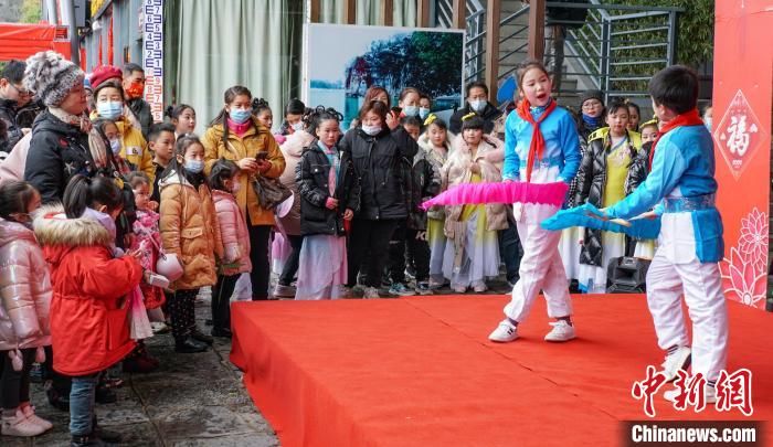 民族服饰|桂林象鼻山下赶圩忙