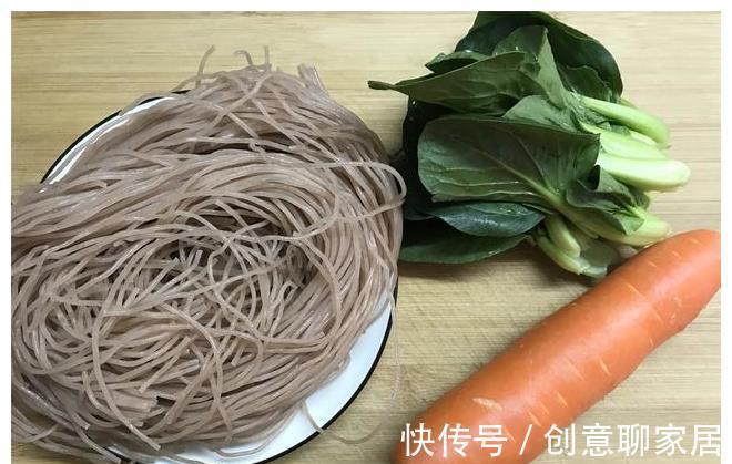 家常|家常米线多加一勺酱,越吃越香,拿肉都不换,做法也简单