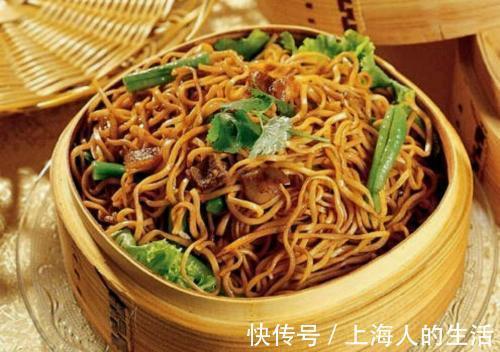 蒸面条很多人都做错了，老厨师教你一招，蒸出的面条柔软又好吃！