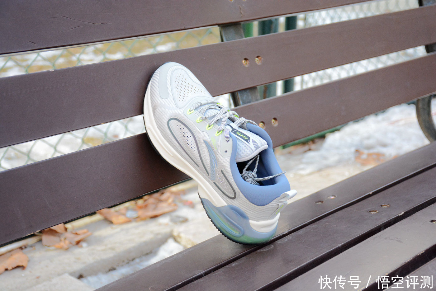 克服冬天跑步的困难?入手智能跑鞋吧:安踏联名咕咚跑步鞋评测