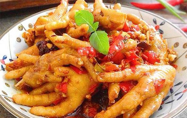可口|周六孩子压箱底的美容肉就是鸡爪，这样做香辣可口，一口一个美容