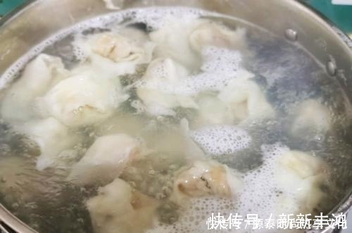 骨头|馄饨汤汁不难调,只需加这几种调料,开水一冲,比骨头汤还鲜!