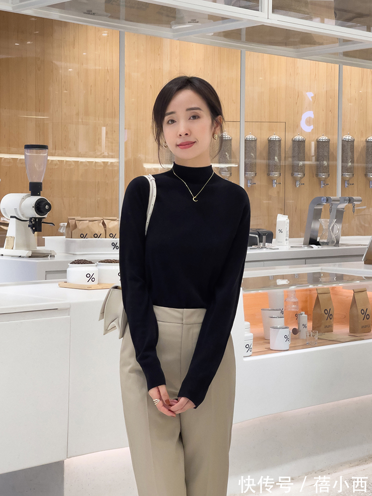 女人|40岁女人多穿“纯色上衣”,记住这3个搭配思路,气质远胜同龄人