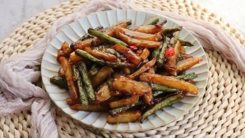 快手|土豆烧豆角，简单快手家常菜，口感好味道浓，隔三差五吃一回