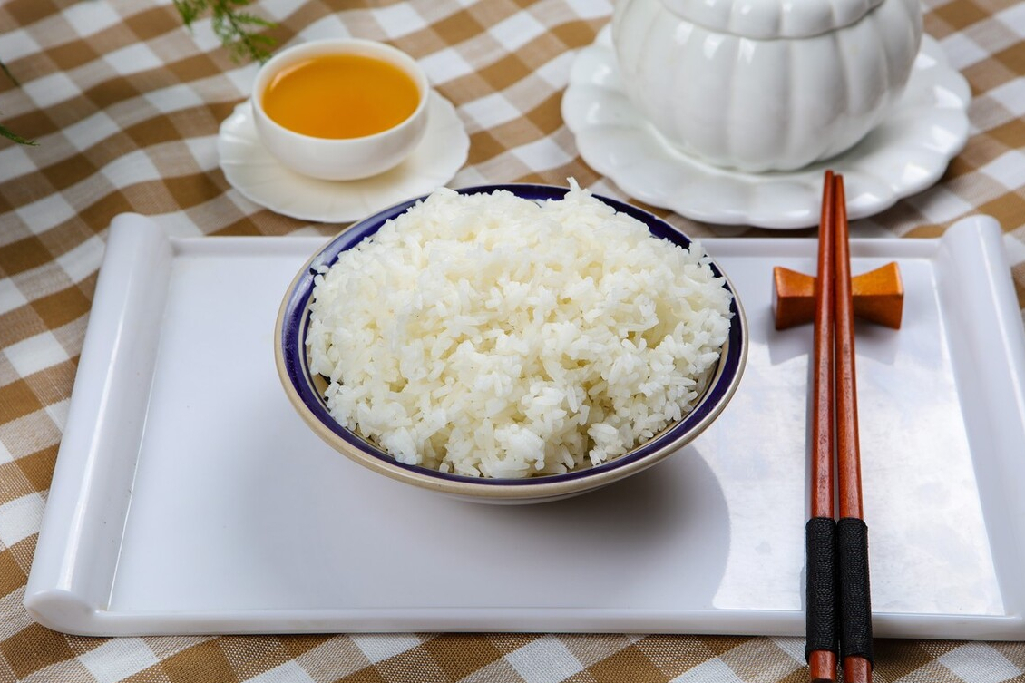 煮米饭，不要只会用清水，再加这2样，米饭粒粒分明，香喷喷的