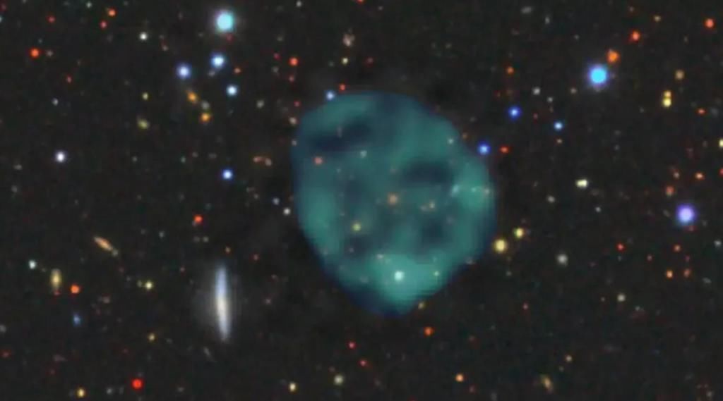 安娜 宇宙中发现了不明天体！科学家可能是虫洞