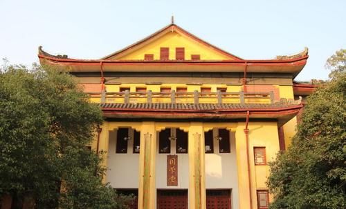 我国最独特的大学，境内包含5A级景点，老师学生每天都在旅游