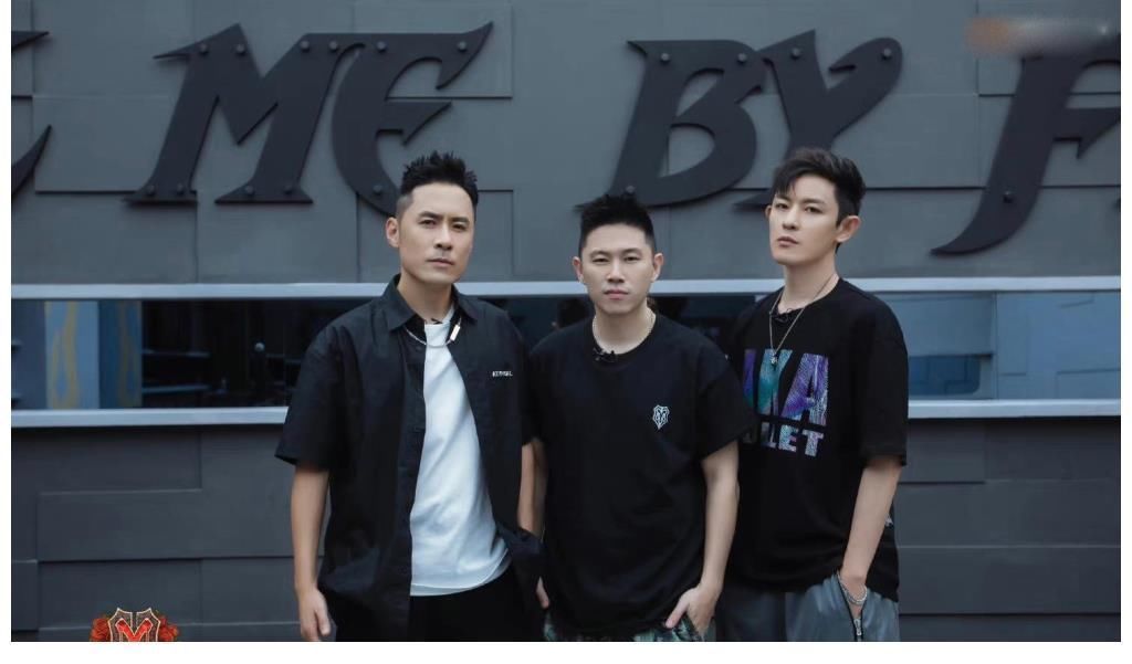 人设崩塌第二人？敖犬“自大”抢歌词还甩锅言承旭，太“绿茶”了