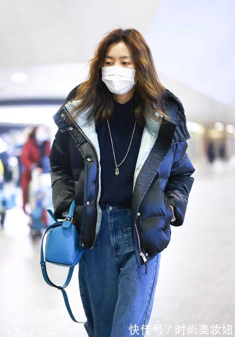 上下身|刘雯才是穿衣“天花板”,短羽绒服配直筒裤,1米2大长腿真抢镜