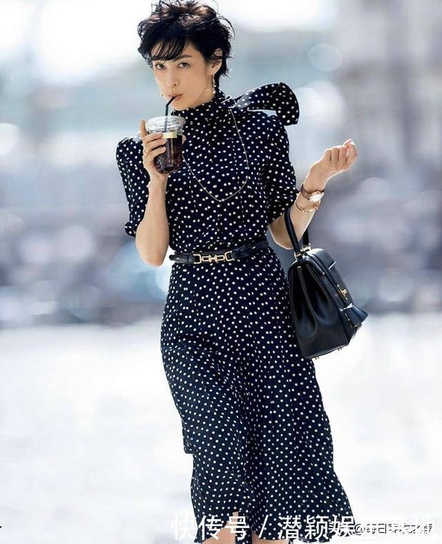 铃木保奈美|日本“大妈”再度翻红,这种时髦套路不复杂,教你穿衣如何优雅