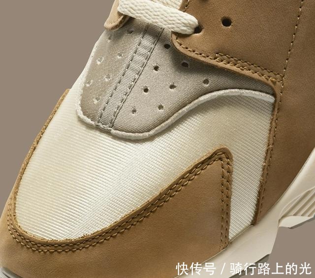 推动力|Stussy x Nike Air Huarache 沙漠橡树,旧旧的沙漠风