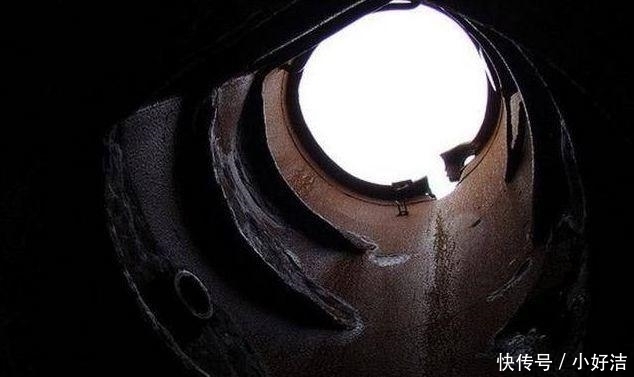 发现|退休老汉无人岛露营，无意发现巨型铁锈块，走近后却大呼不可能