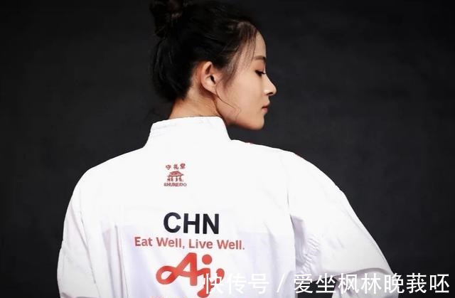 空手道|中国空手道队龚莉气质好绝，能抗能打，网友这颜值不输明星！