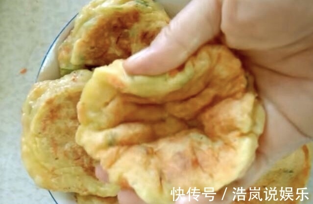 松软|土豆和鸡蛋才是绝配,做孩子爱的煎饼,松软香糯,刚端上桌就清光