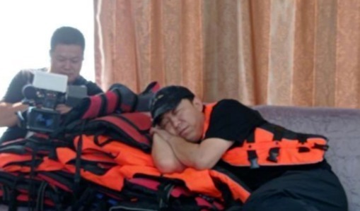 邓超|鹿晗综艺最新海报曝光,网友直呼 这造型也太邋遢了吧