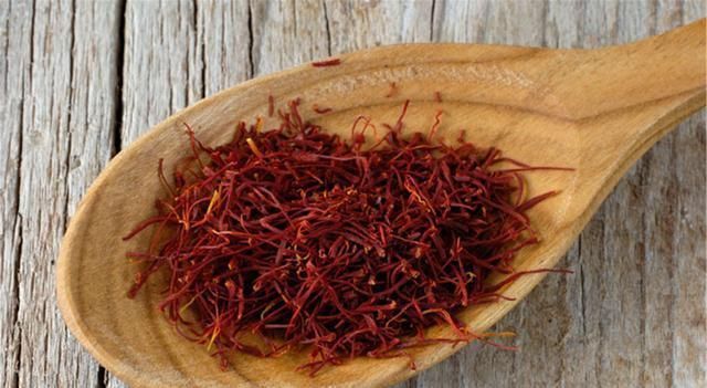 藏红花|女人来姨妈时，谨记“2洗、3不洗”，排出污血，子宫或慢慢变干净