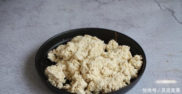 1块豆腐,1块鸡胸肉,就能轻松做成的鸡肉豆腐堡。营养味道好