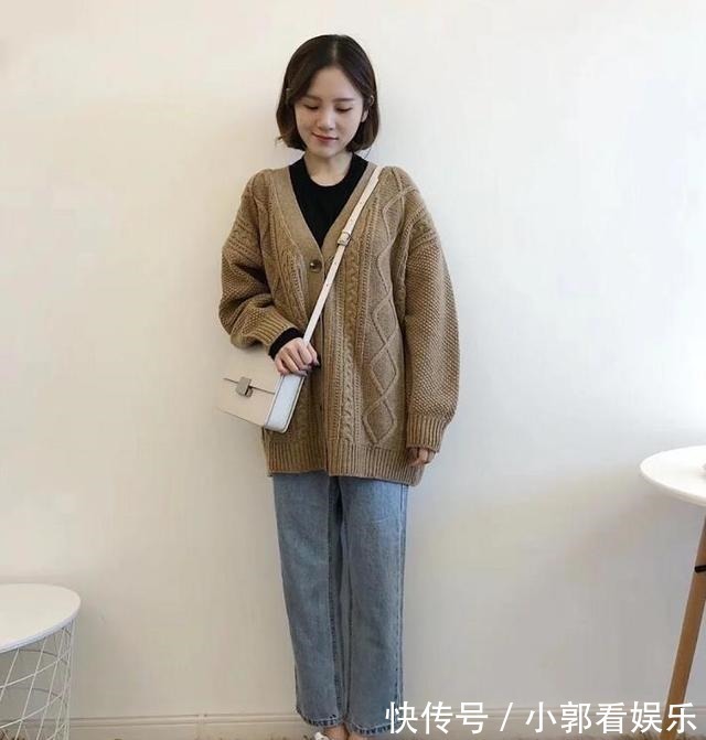 小脚裤 放弃小脚裤吧,今年流行的是“豆角裤”,时髦显瘦,怎么穿都好看!